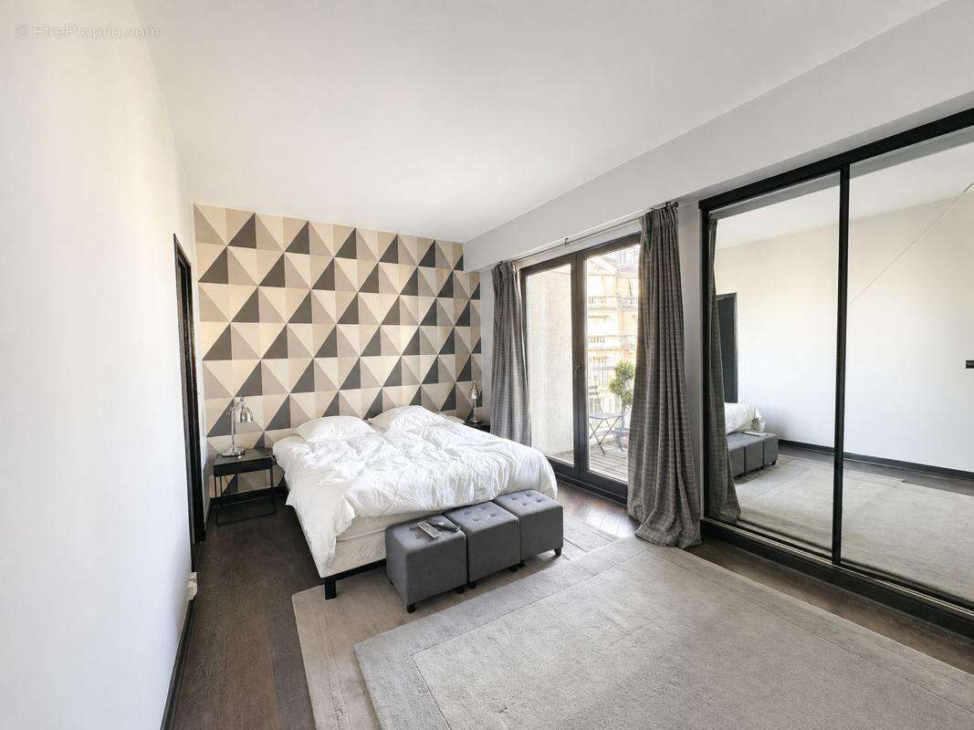 Appartement à PARIS-16E