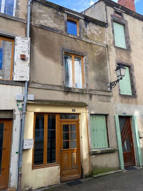 Maison à MARINGUES