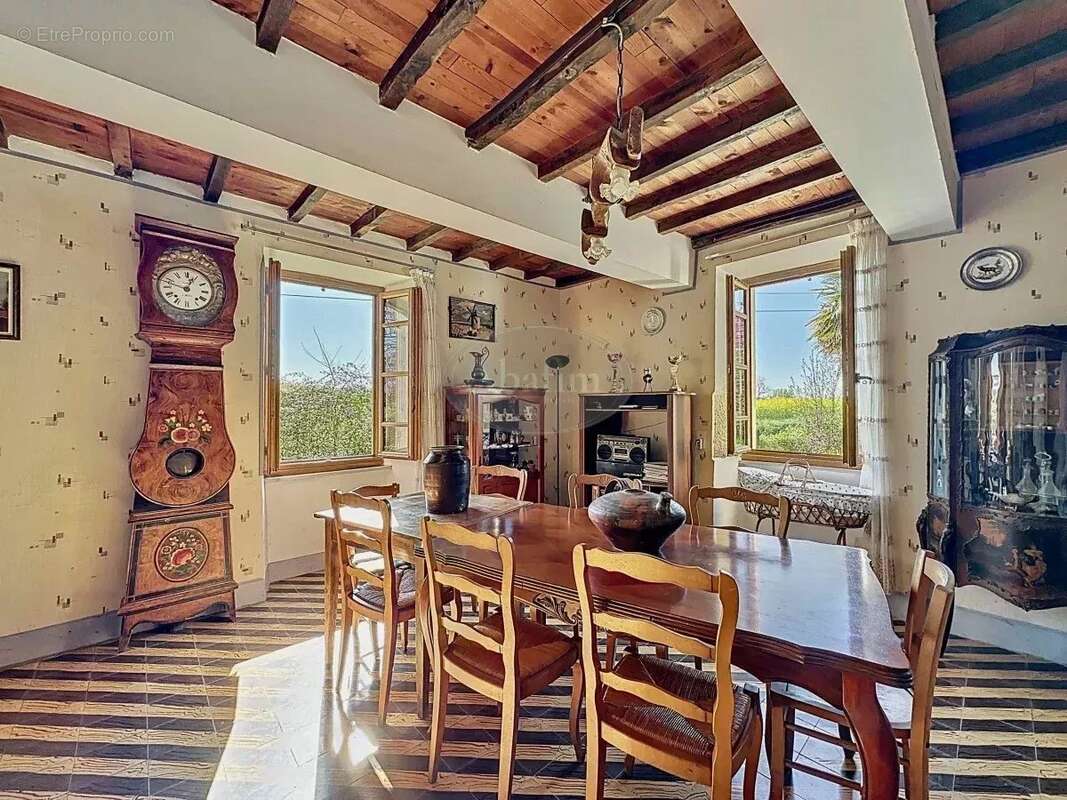 Maison à SEISSAN