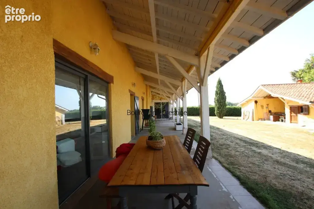 A 15 km a l'est de tournus, belle longere du xixe siecle avec piscine et dependances terrain 2912 m² - photo 7