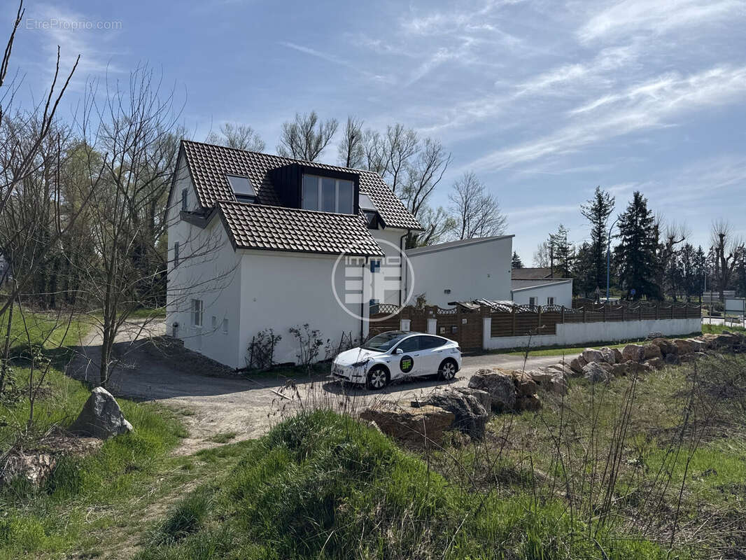 Maison à VILLAGE-NEUF