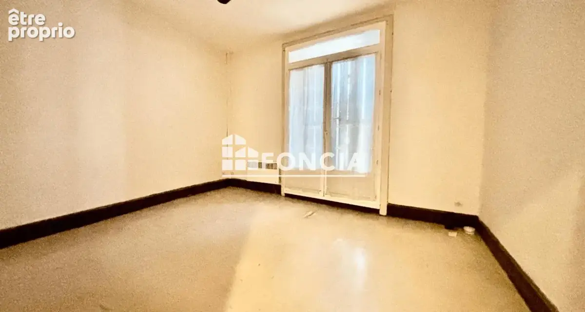 VENDARGUES Centre-ville Appartement F3 avec terrasse à rénover - photo 4