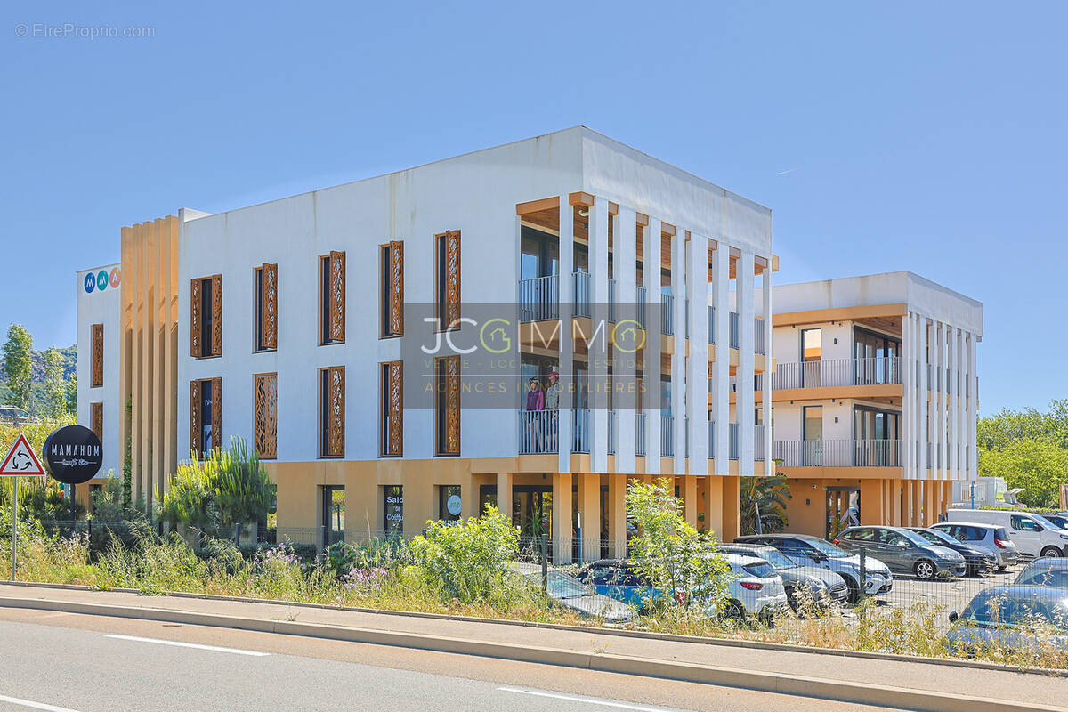 Commerce à LA CRAU