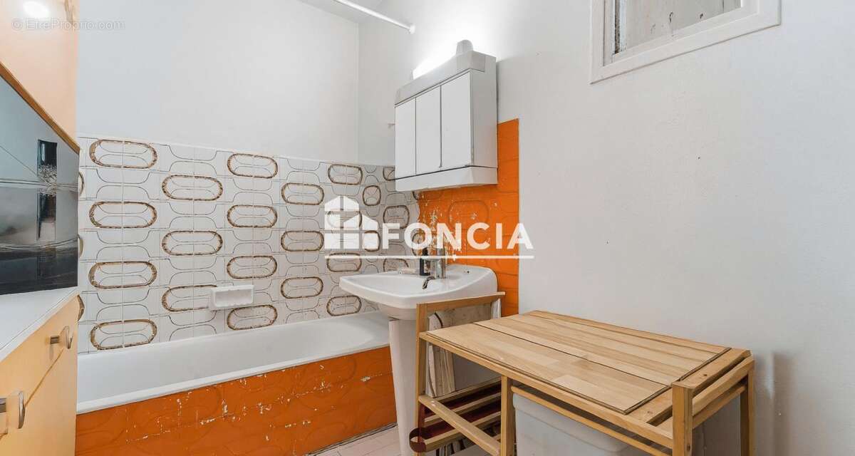 Appartement à SAINT-LAURENT-DU-VAR