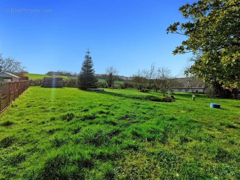 Dpt Loir et Cher (41), à vendre CELLE maison P10 de 210 m² - Terrain de 1 211,00 m² - photo 7