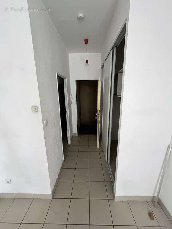 T2 de 42,65 m2 Loi Carrez   Place du 4 Septembre   Marseille 7e - photo 4