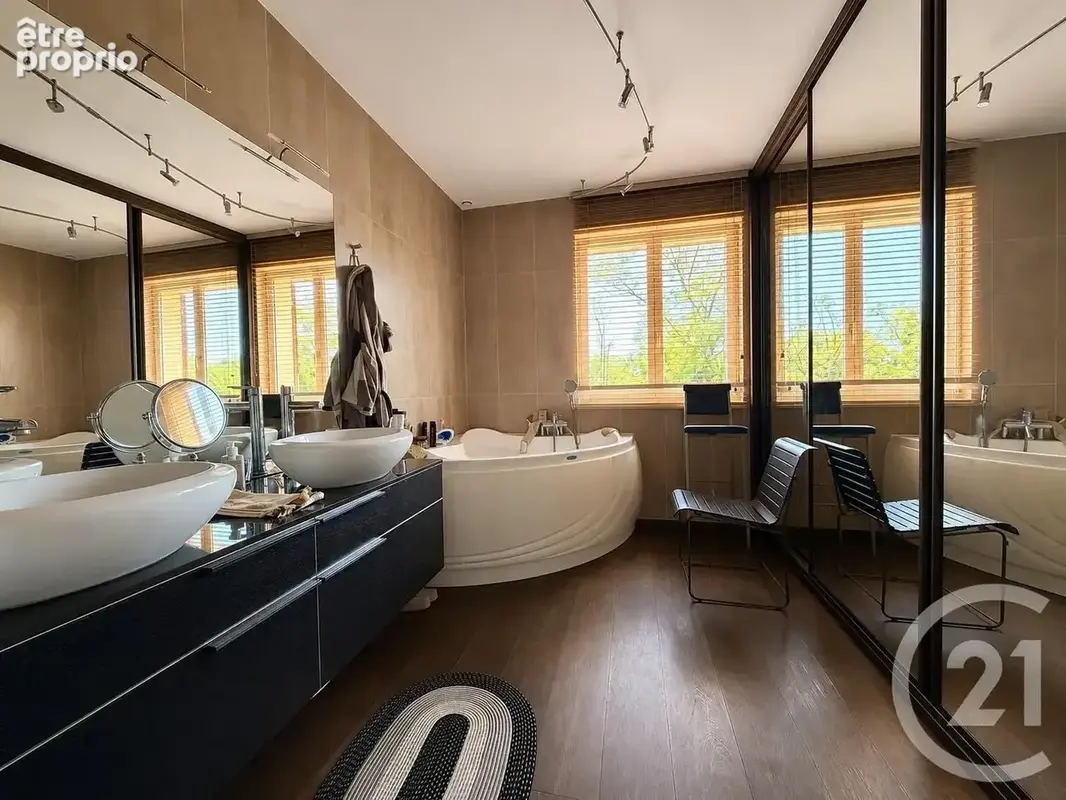 Maison 5 pièces 200 m² à vendre à Sathonay-Camp (69580) - photo 14