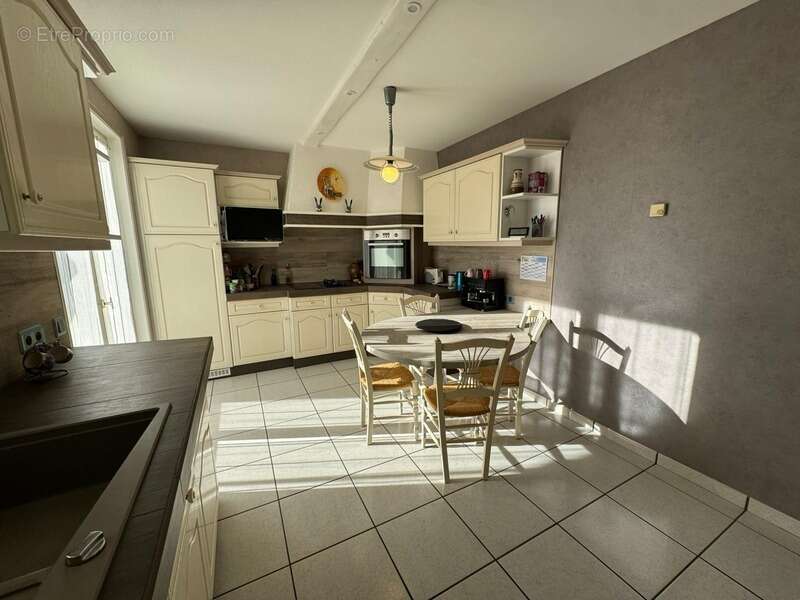 Maison à SAINT-JUST-SAINT-RAMBERT