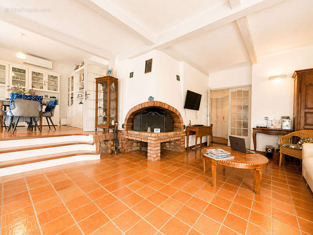 **Maison INDIVIDUELLE 4 pièces - 3 Chambres (130m²) ** Jardin  + Piscine** Stationnement & Garage ** Saint Mandrier sur mer (834 - photo 2
