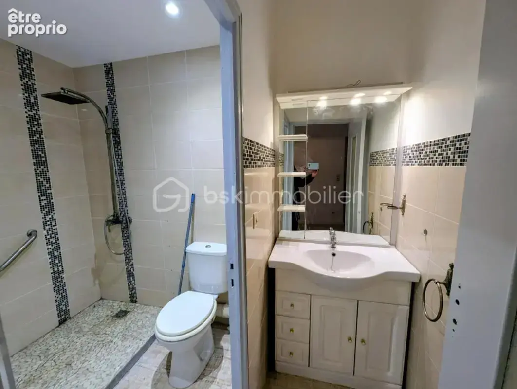 Appartement 44m² environ situé au centre ville de FOUGERES 35300 - photo 5