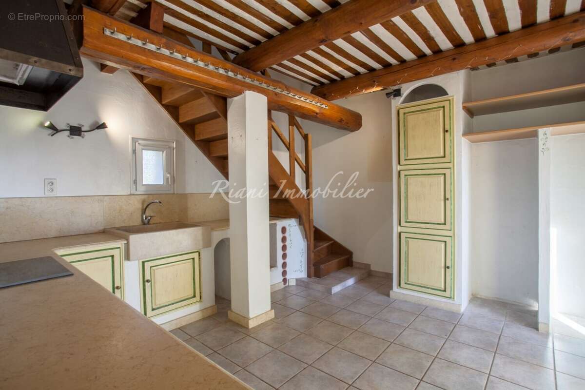 Maison à L'ISLE-SUR-LA-SORGUE