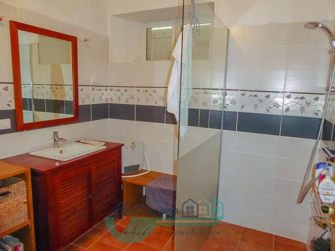 Maison à COULANGERON