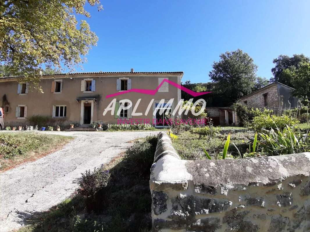 Maison à SAINT-MONTAN