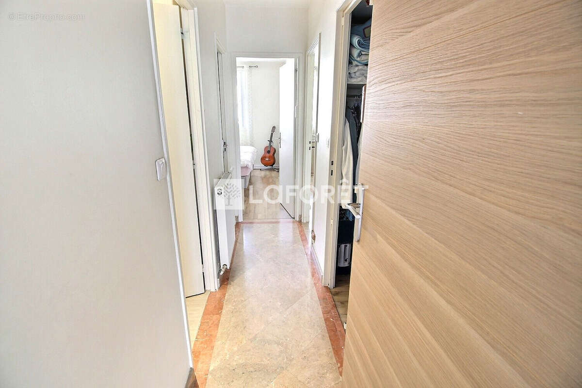 Appartement à VILLENEUVE-LA-GARENNE