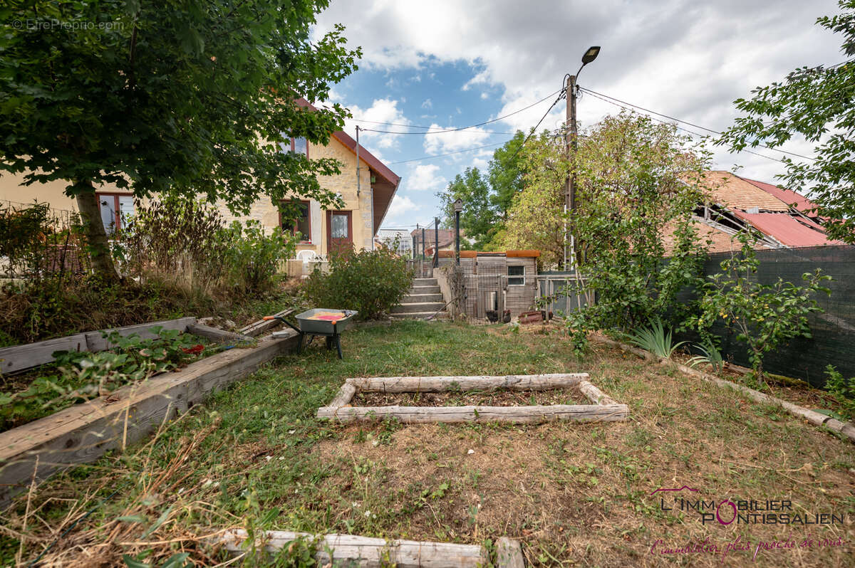 Maison de caractere offrant de beaux volumes - photo 28