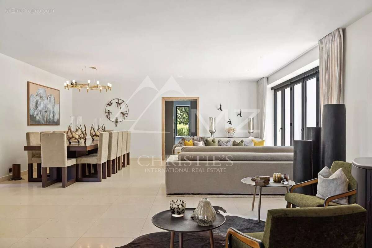 Maison à CHATEAUNEUF-GRASSE