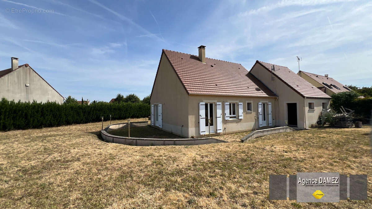 SAINVILLE (28700) - Maison de plain-pied de 2008 - 80 m² - 2 chambres - Terrain de 1 100 m² - Double garage - Greniers aménageab - photo 3