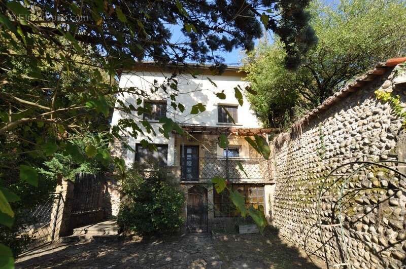 Maison à LAPEYROUSE-MORNAY