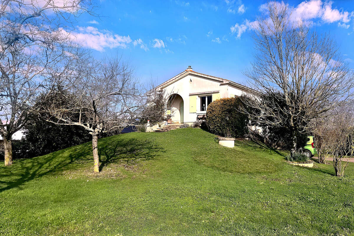 Maison à SAINTE-SOULLE