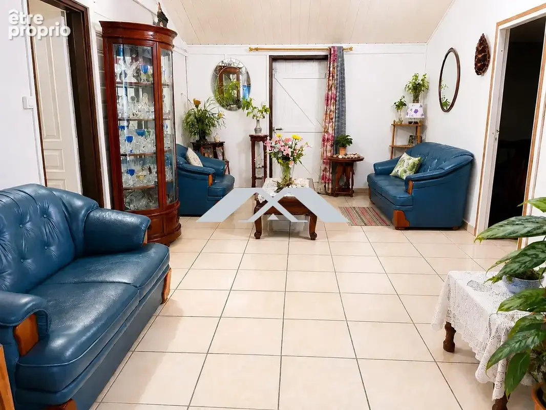 Maison 90 m² à Saint-Benoit  - photo 2