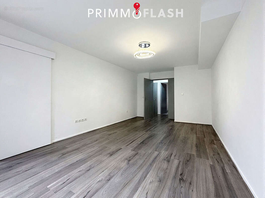 La Courneuve - Superbe 3 pièces de 62,45 m² + 2 grandes terrasses privatives (43,50 m²) + parking - photo 11