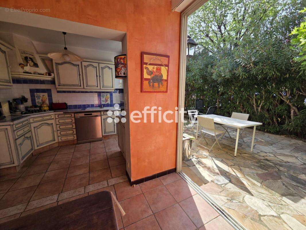 Appartement à SAINT-CYR-SUR-MER
