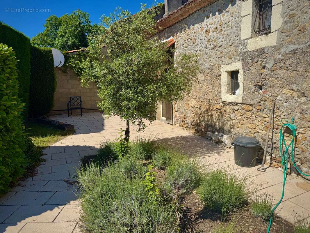 Maison à NEUVIC
