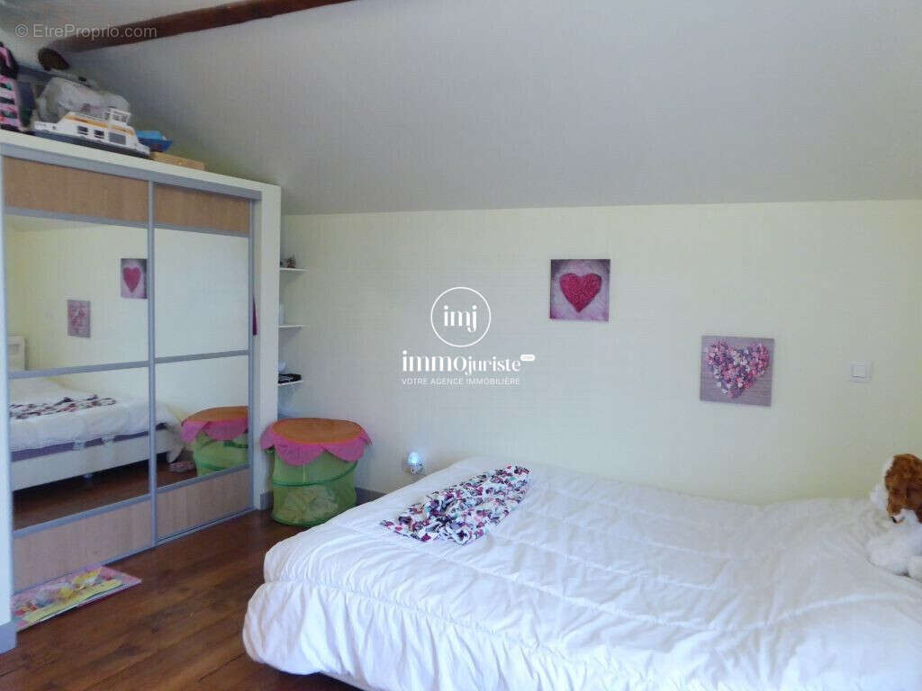 chambre  - Maison à LE PALAIS-SUR-VIENNE