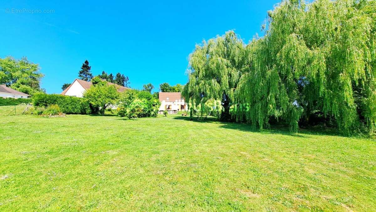 Maison à MONTJAVOULT