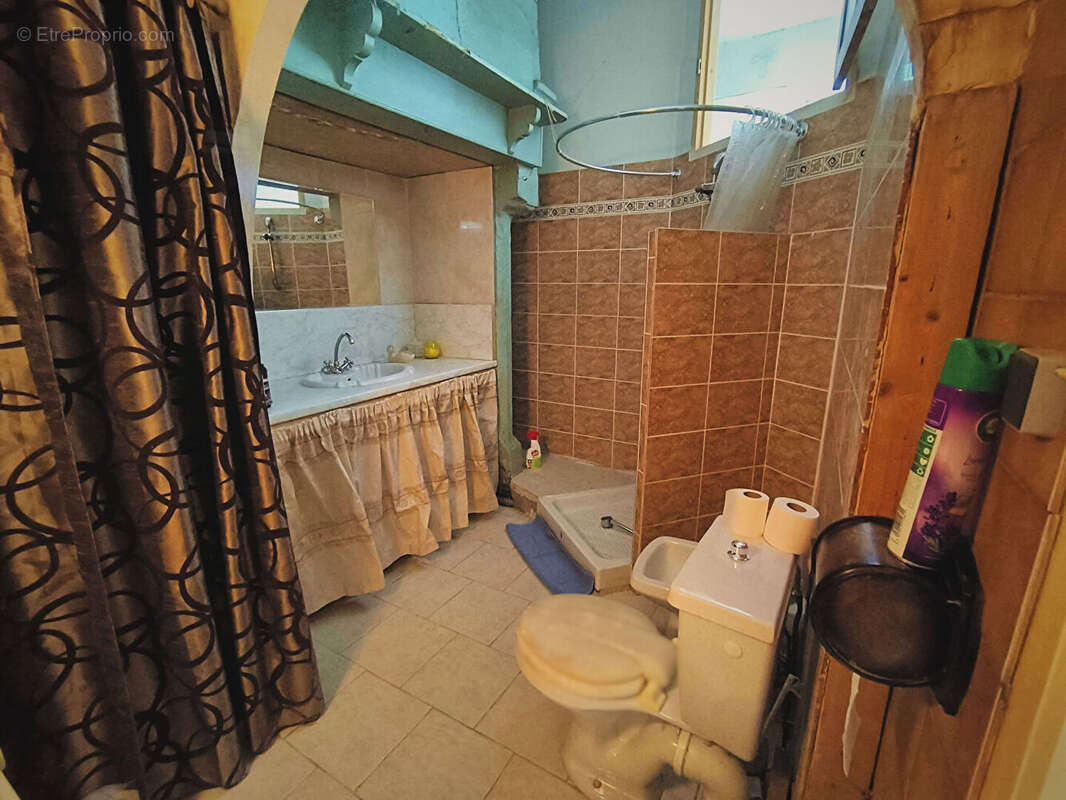 Maison à LIVINHAC-LE-HAUT