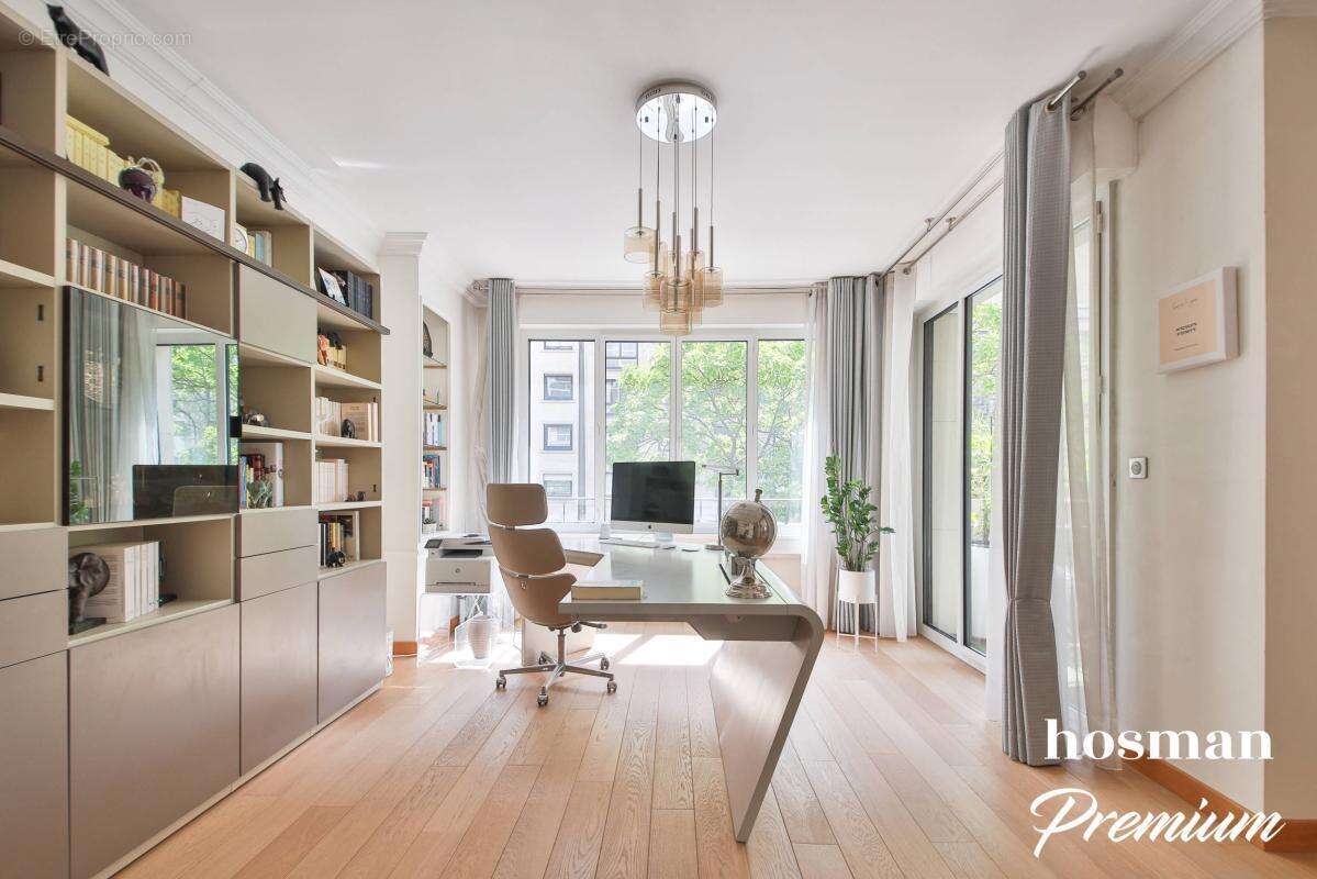 Appartement à PARIS-16E