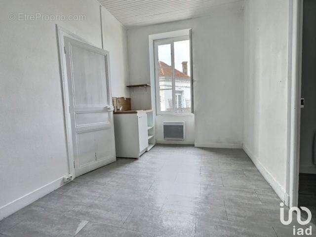 Photo 6 - Commerce à FOURAS