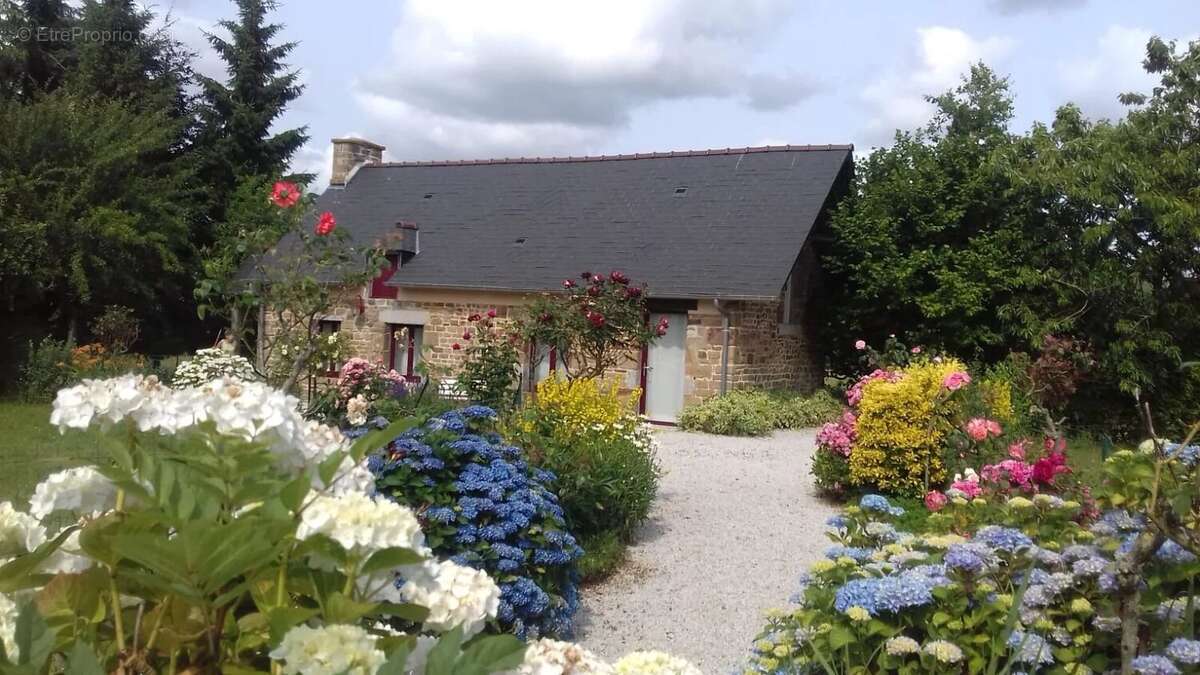 Maison à DOMJEAN