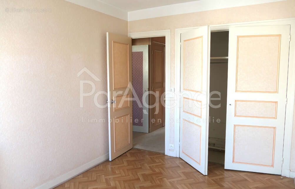 Commerce à VAUX-SUR-MER