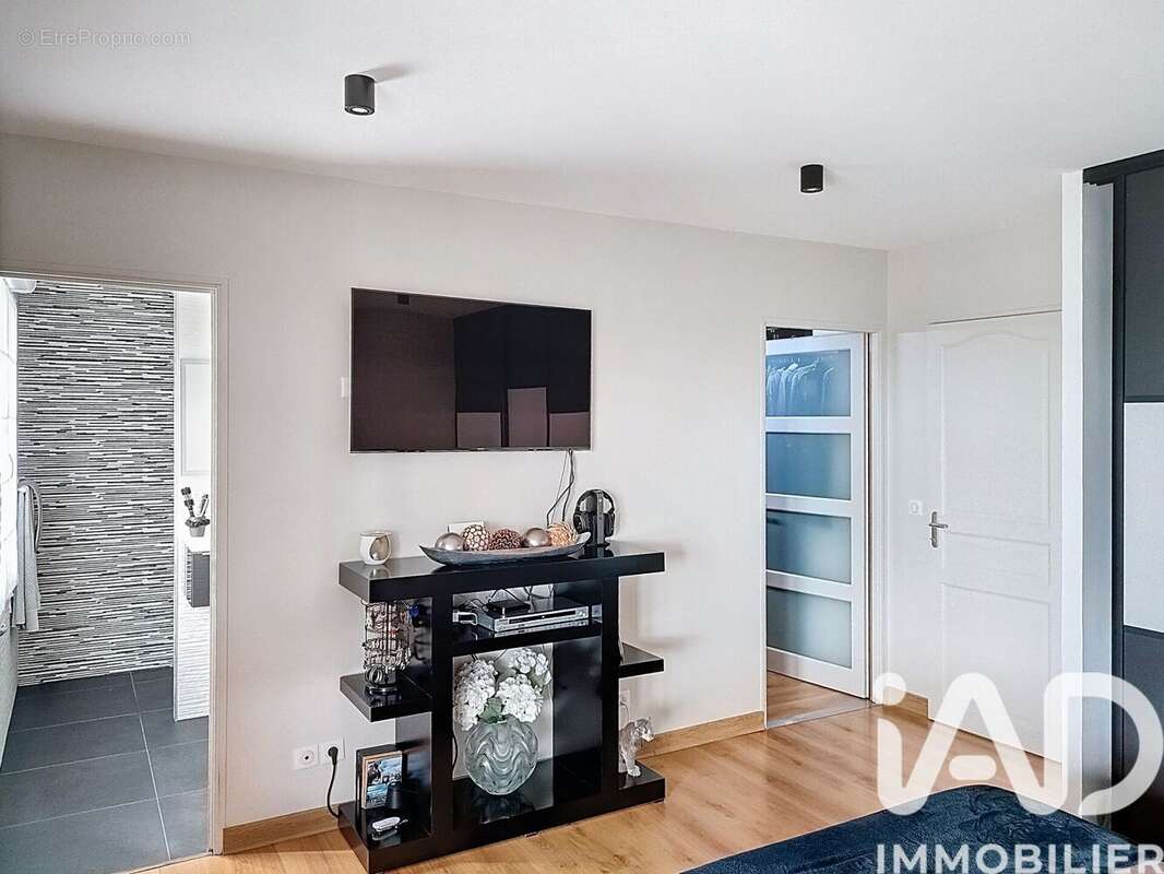 Maison 220 m² à Orcemont  - photo 7