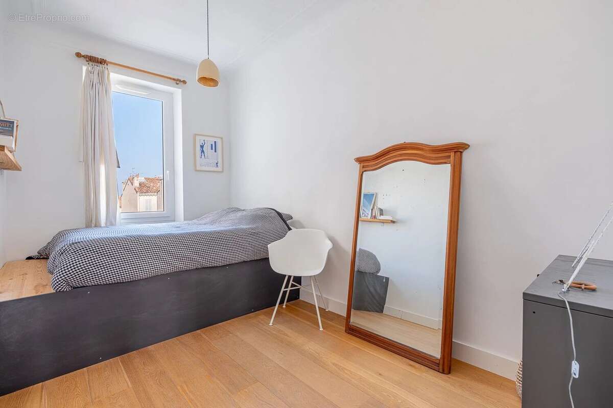 Appartement à MARSEILLE-1E