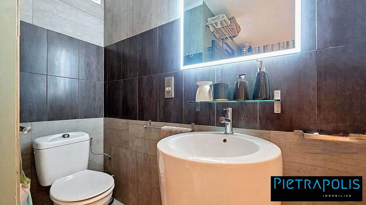 Appartement à CHARBONNIERES-LES-BAINS