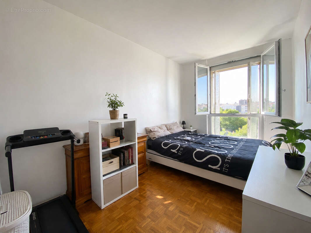 Appartement à LES CLAYES-SOUS-BOIS