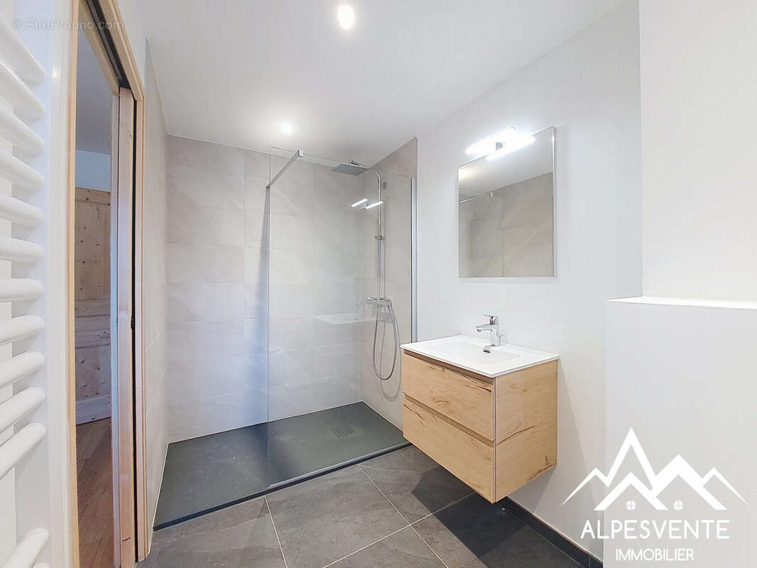 Appartement à ESSERT-ROMAND