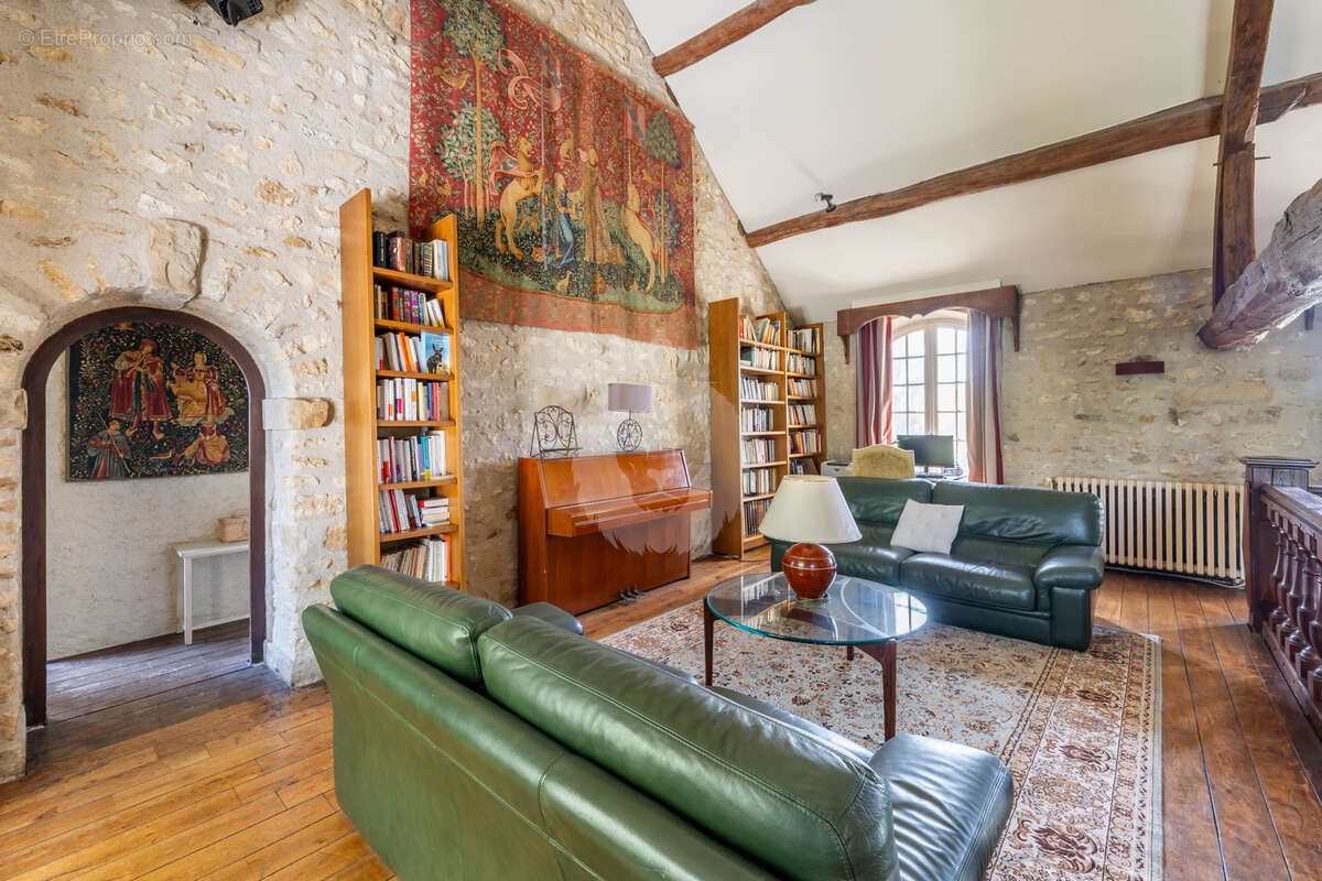 Ensemble immobilier de charme avec maison de 310 m2 et dépendances - photo 12