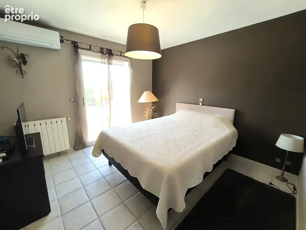 Villa contemporaine de 177m2 avec picsine et garages - photo 10