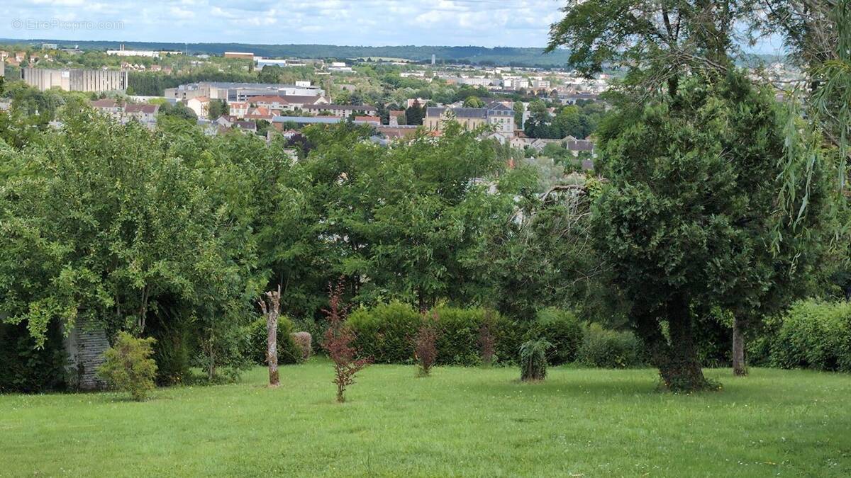 Terrain à CREGY-LES-MEAUX