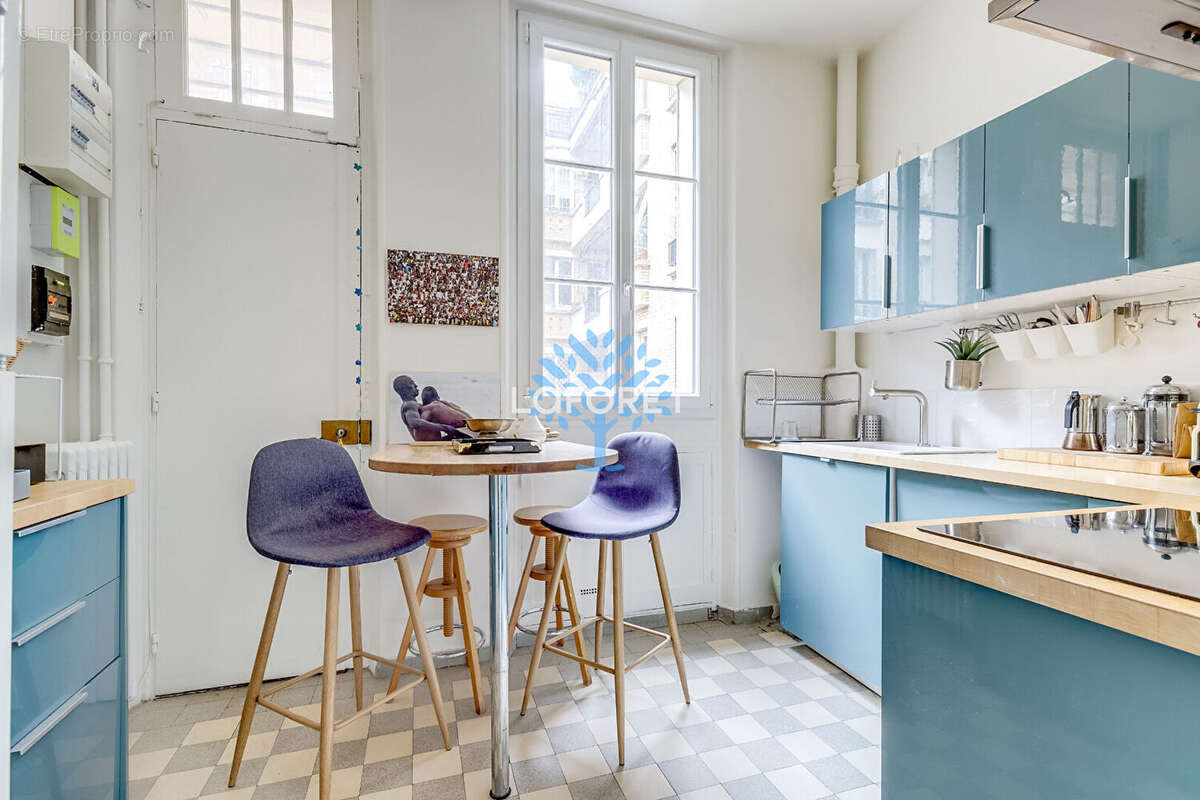 Appartement à PARIS-16E