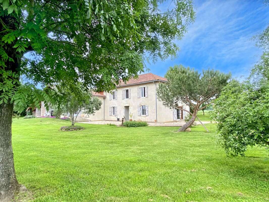 Maison à MONDAVEZAN