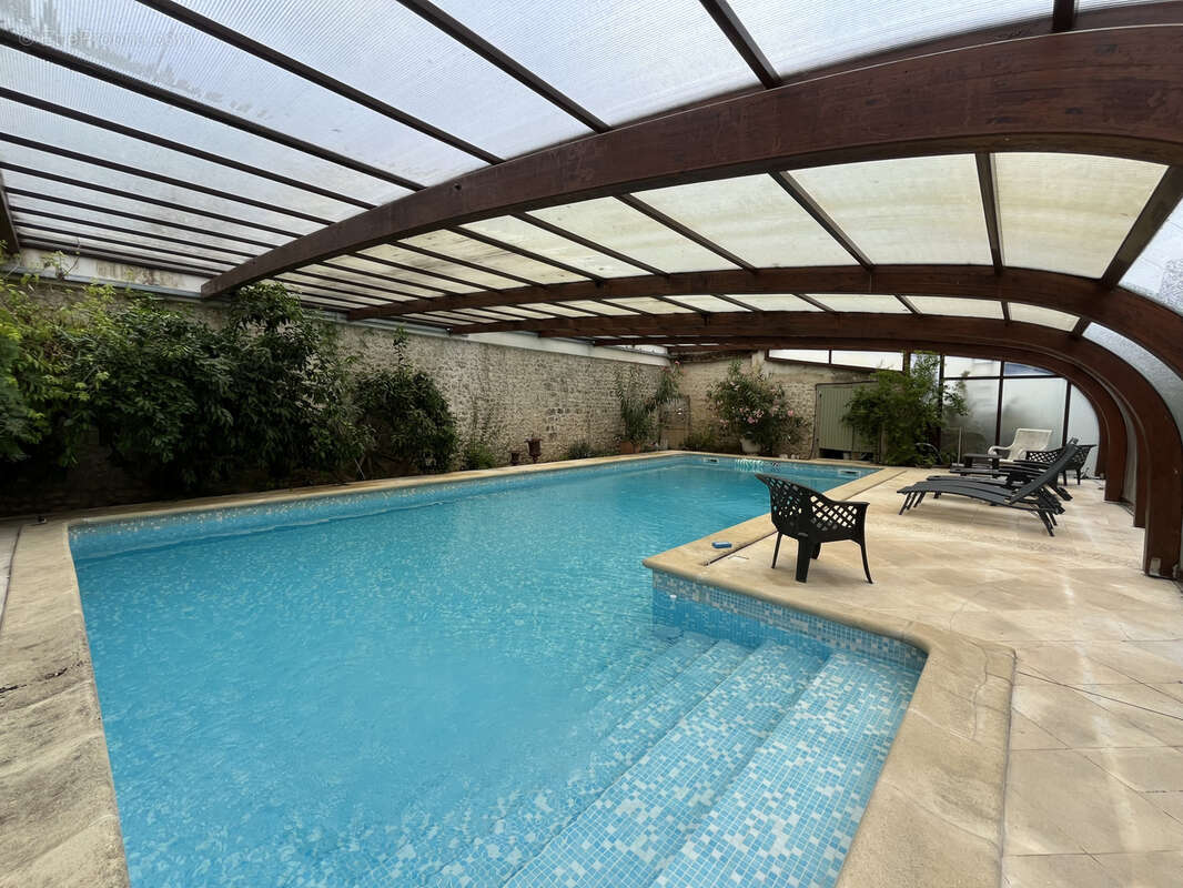 Maison à ROULLET-SAINT-ESTEPHE