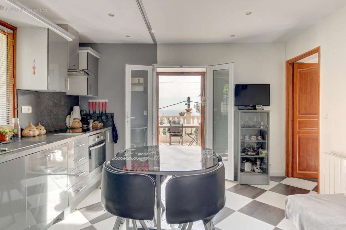 Appartement à EZE