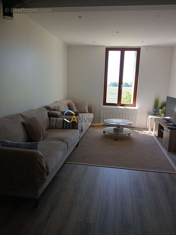 Maison à SAINT-DENIS-LES-REBAIS