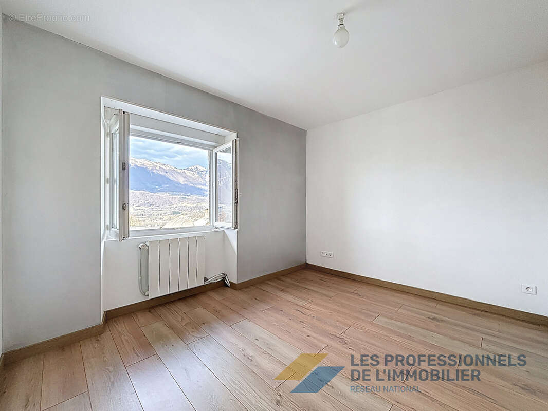 Maison à SAINTE-HELENE-SUR-ISERE