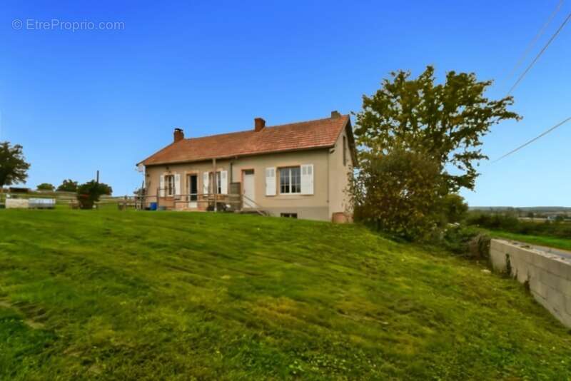 Maison à VALLON-EN-SULLY
