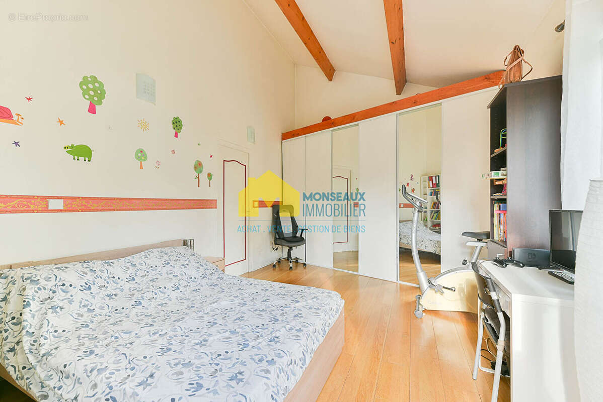 Maison à SAINTE-GENEVIEVE-DES-BOIS